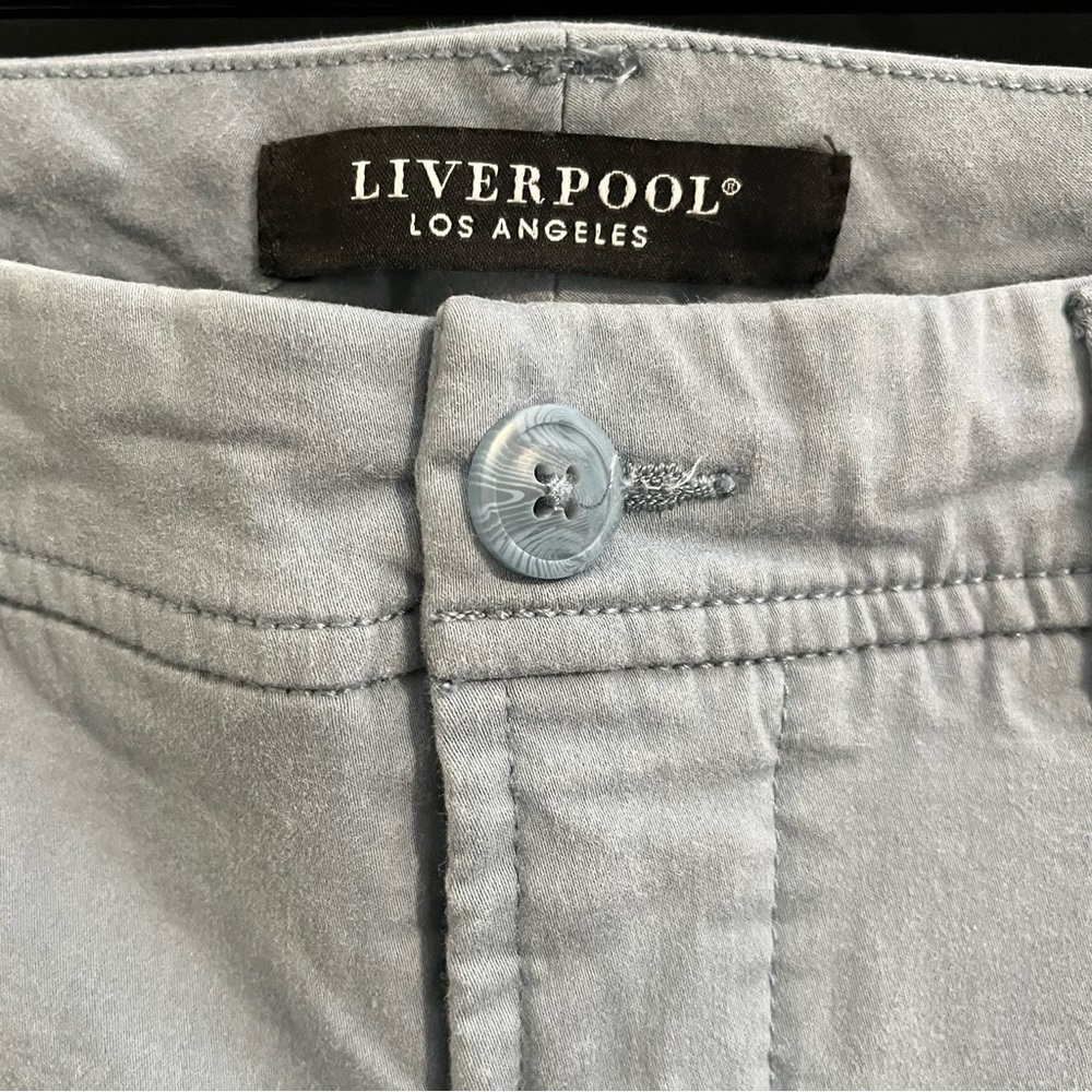 Liverpool Women's Light Blue-Gray Pond Blue Shorts. Women’s Size 2. - Picture 3 of 7